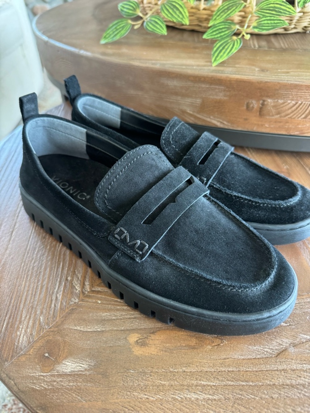 Vionic Uptown black suede Uptown loafer sz 8 NWOT